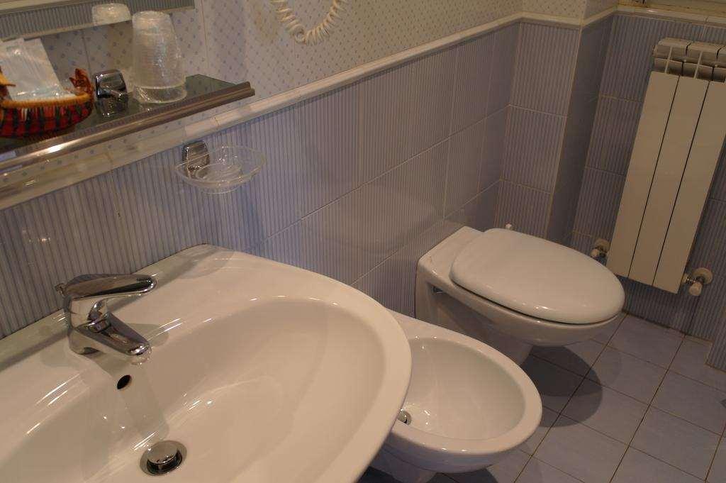 Hotel Armando' S Сулмона Стая снимка