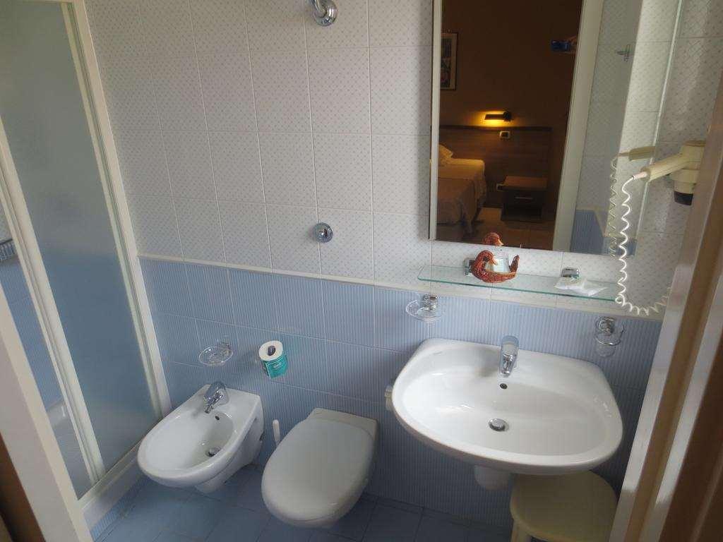 Hotel Armando' S Сулмона Стая снимка